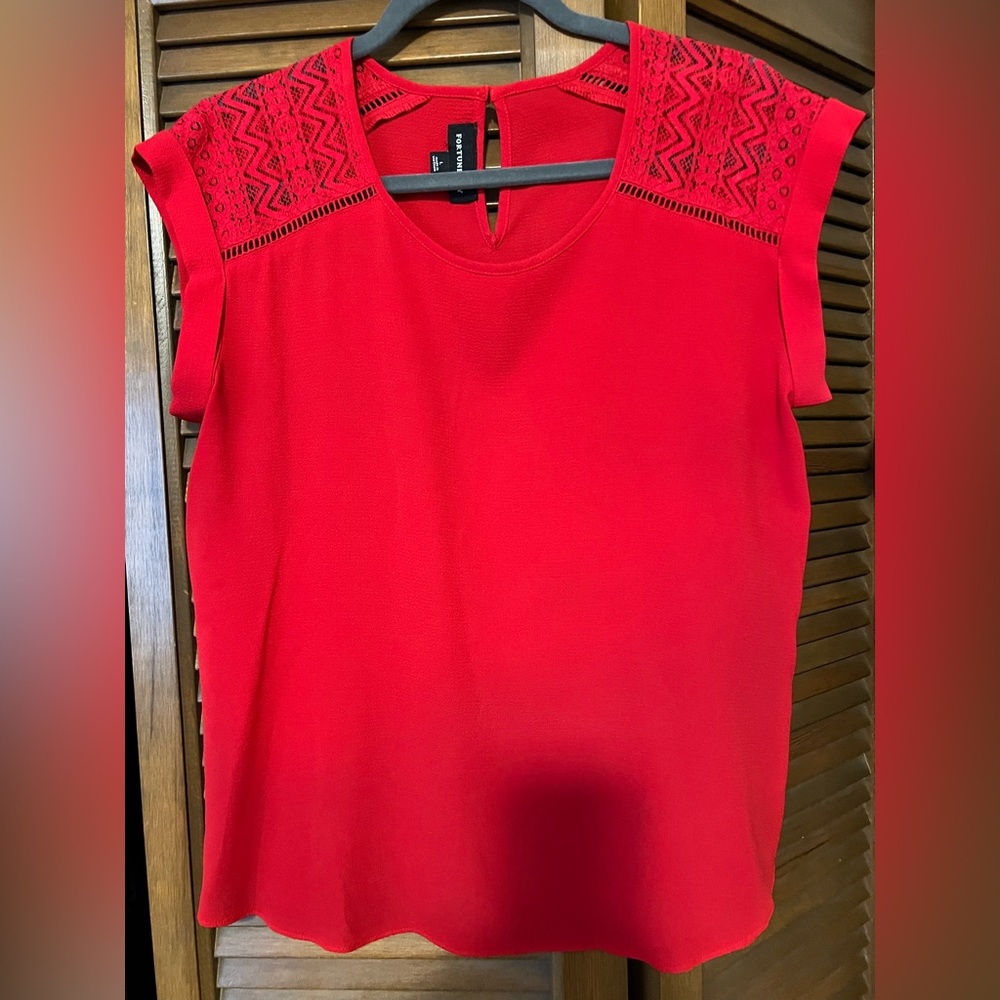 Fortune+Ivy Calistoga lace detail blouse. Red. Size L.